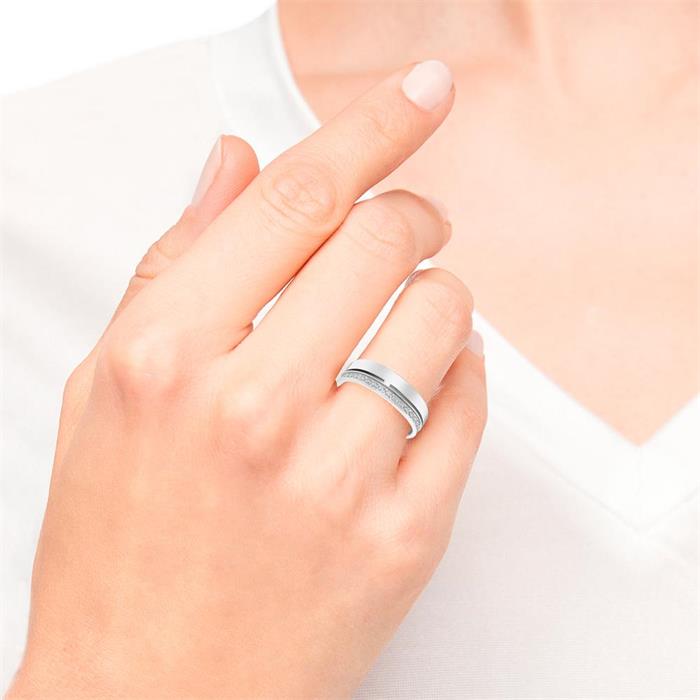Ladies ring in stainless steel with cubic zirconia