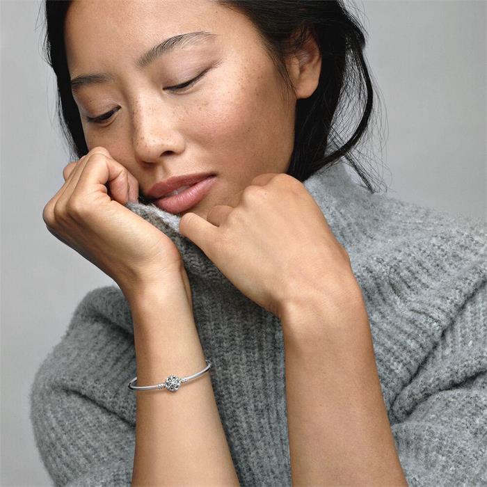 Snowflake bangle in sterling silver with cubic zirconia