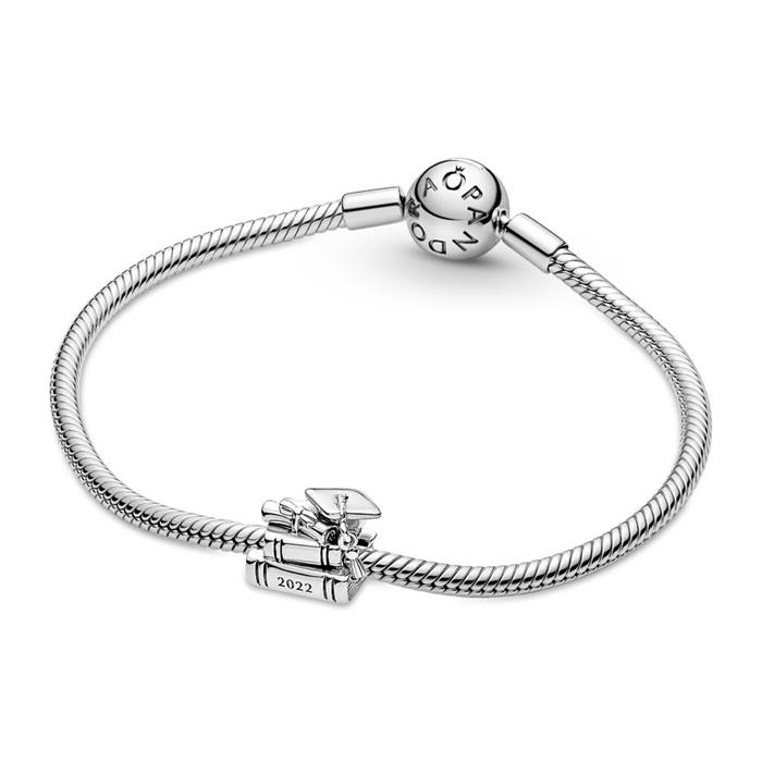 Graduation 2022 charm in sterling silver for ladies