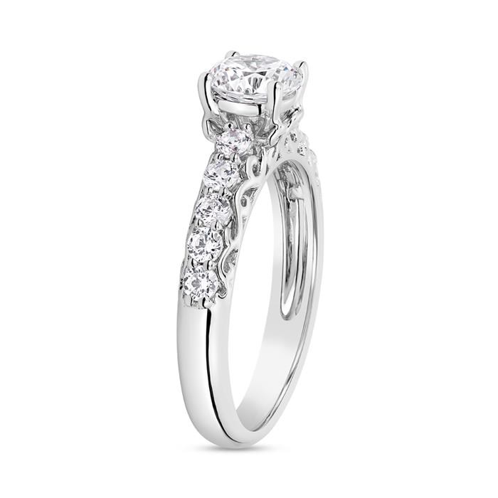 Engagement ring set with diamonds in white gold, platinum