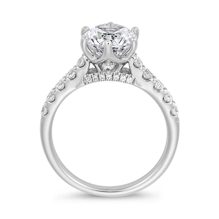 Engagement ring with diamonds in white gold or platinum