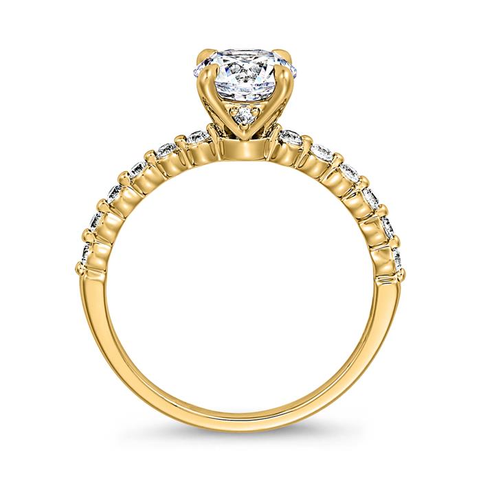 Engagement ring with diamonds in yellow gold