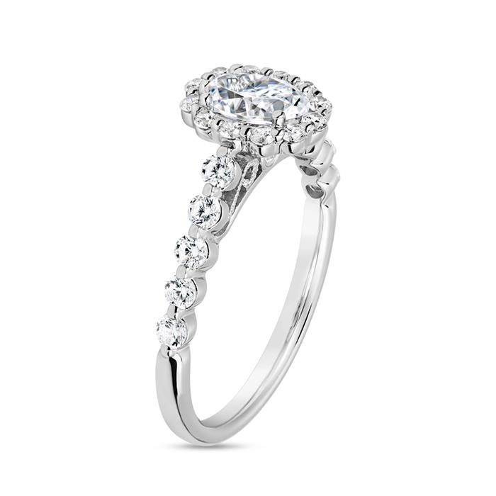 Engagement ring in white gold or platinum with diamonds