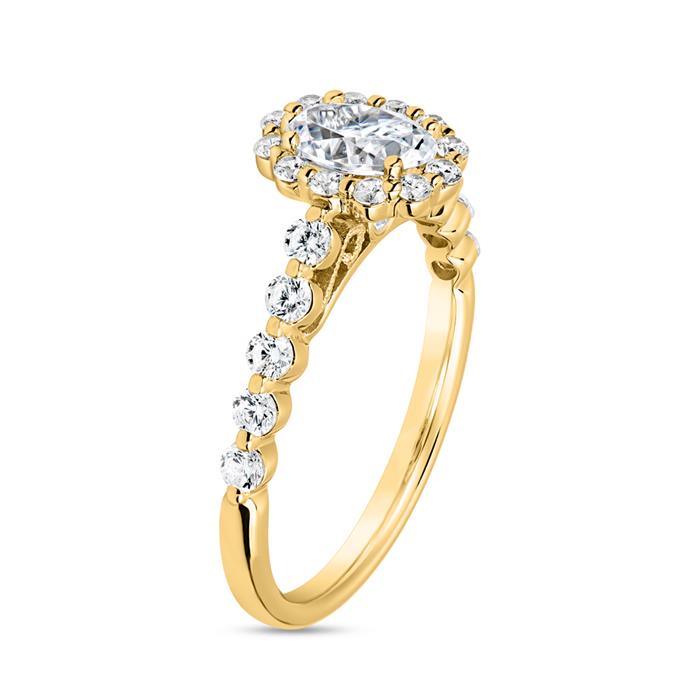 Golden ladies' ring with lab grown diamonds