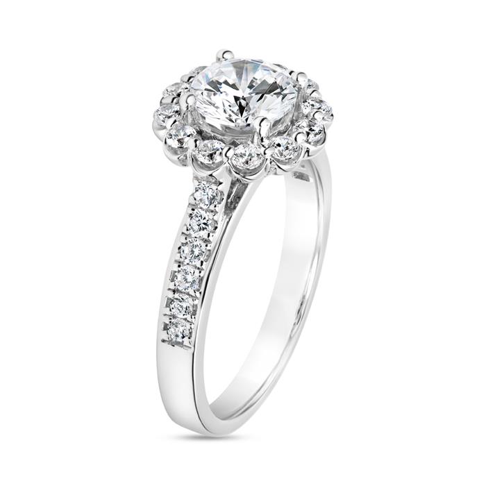 Diamond engagement ring in white gold or platinum