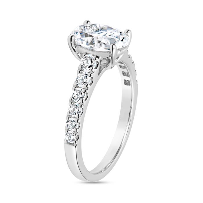 Engagement ring with diamonds in white gold or platinum