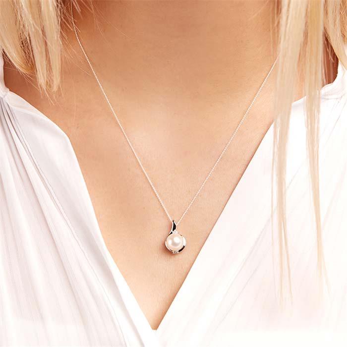 14ct White Gold Necklace Pearl 4 Diamonds