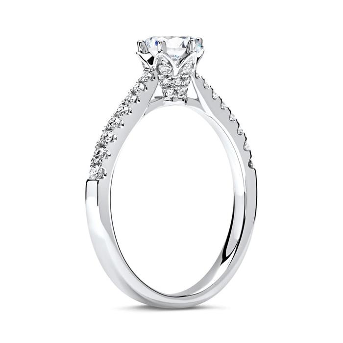 18ct White Gold Ring With Diamonds