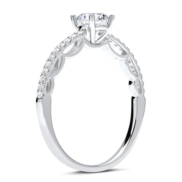 18ct white gold ring with diamond set
