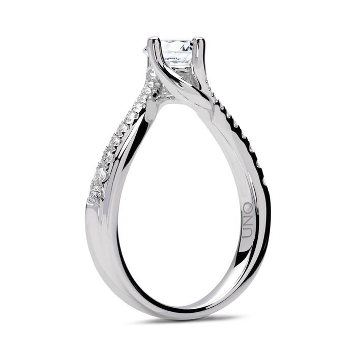 Anillo 18 quilates oro blanco con diamantes