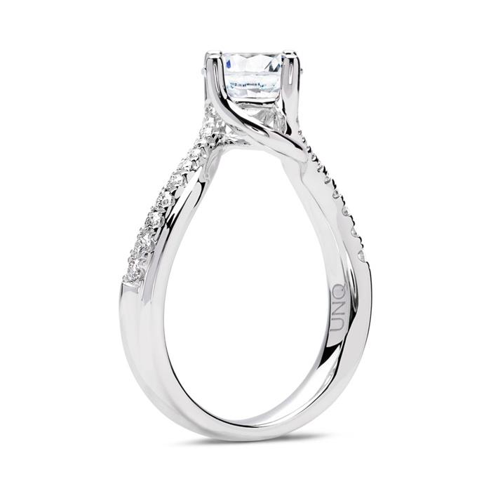 Diamond ring 18ct white gold
