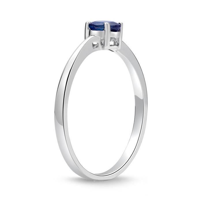 14 carat white gold ring with 1 sapphire