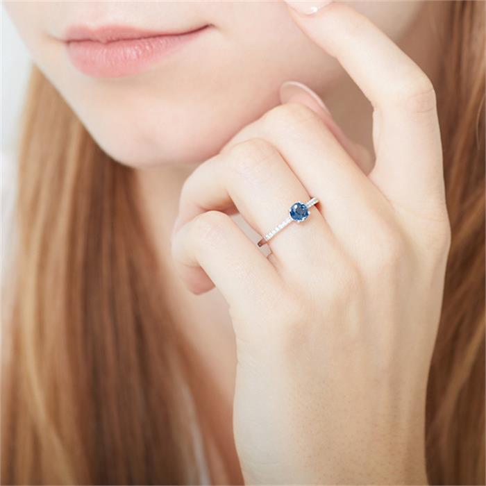 Diamanten ring in 14 karaat witgoud met blauwe Topaas