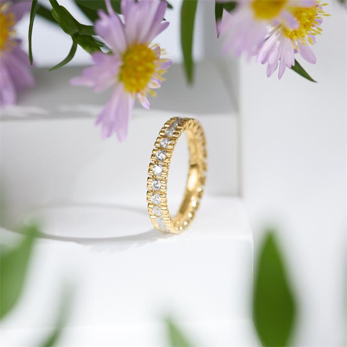 Ladies ring in 8 carat gold with zirconia