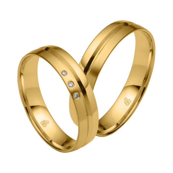 Gold wedding rings with 3 diamonds