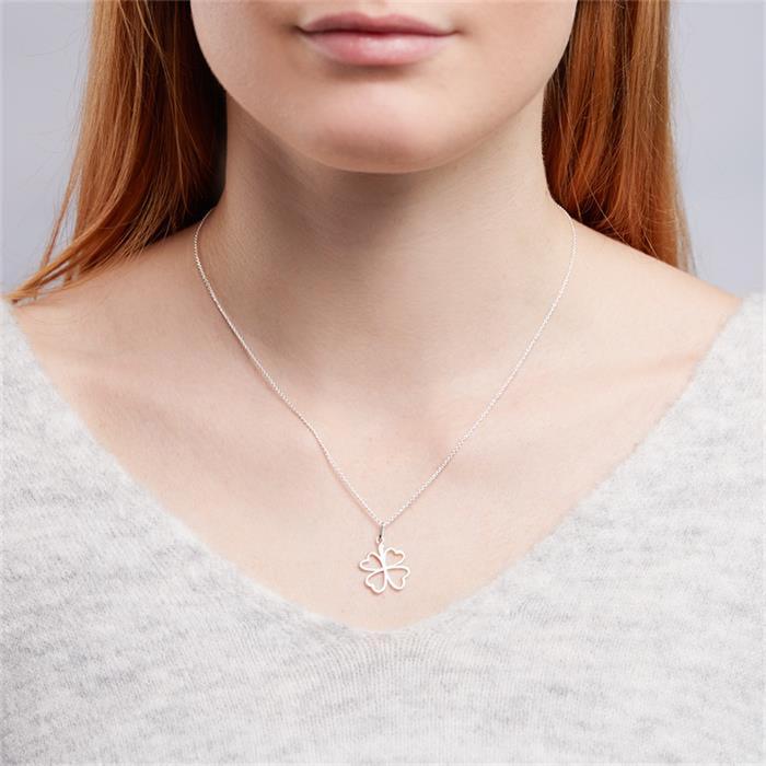 Necklace with cloverleaf pendant in silver