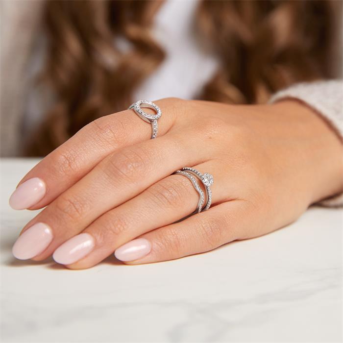 Classic sterling silver ring with zirconia