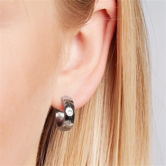 Titanium hoops with polished surface and stone