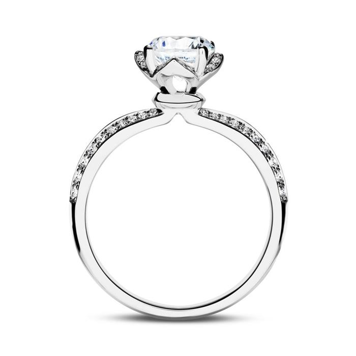 18ct white gold ring with diamonds