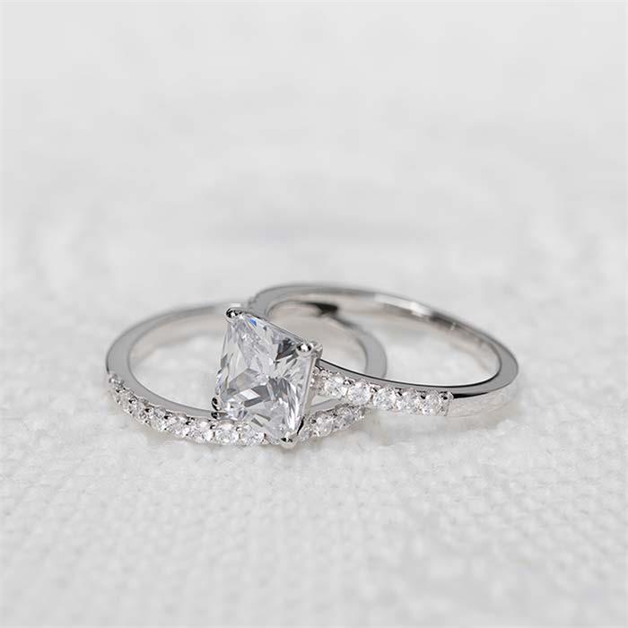 Engagement ring in sterling silver zirconia, engravable