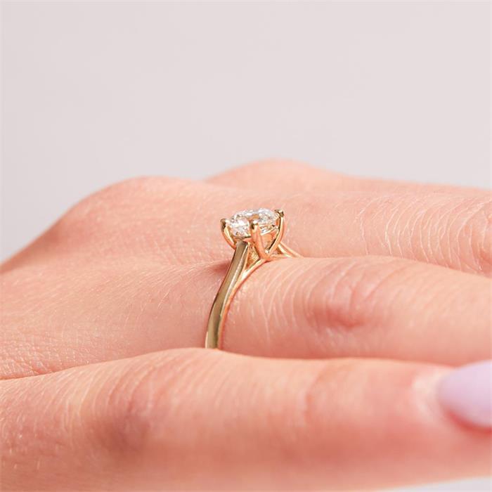 Engagement ring in 14ct gold with diamond