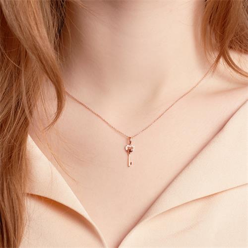 Pendant key in 18ct pink gold with diamonds