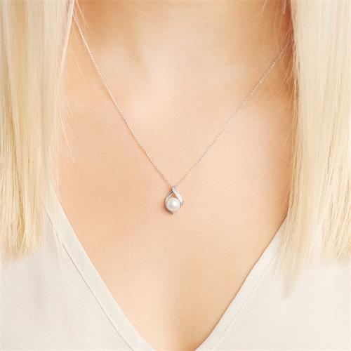 14K White Gold Pendant With Pearl And Diamonds