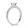 18ct white gold ring with diamonds