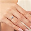 8 quilates anillo de oro con circonitas azules y blancas